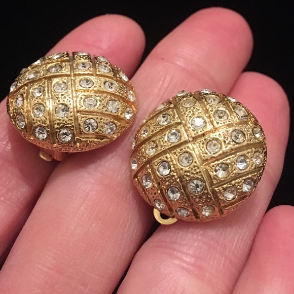 Vintage Gold and White Round Clip On Earrings - Picture 6 of 7